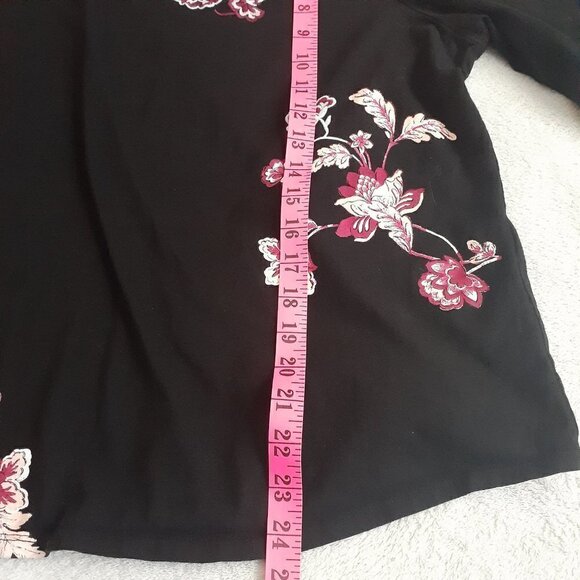 Chico's Zenergy Black Floral Embroidered Shirt Size 3 (16/18) - Picture 11 of 11